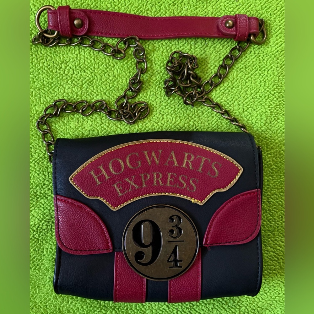 HARRY POTTER•HOGWARTS EXPRESS PLATFORM 9 3/4•CROSSBODY PURSE.